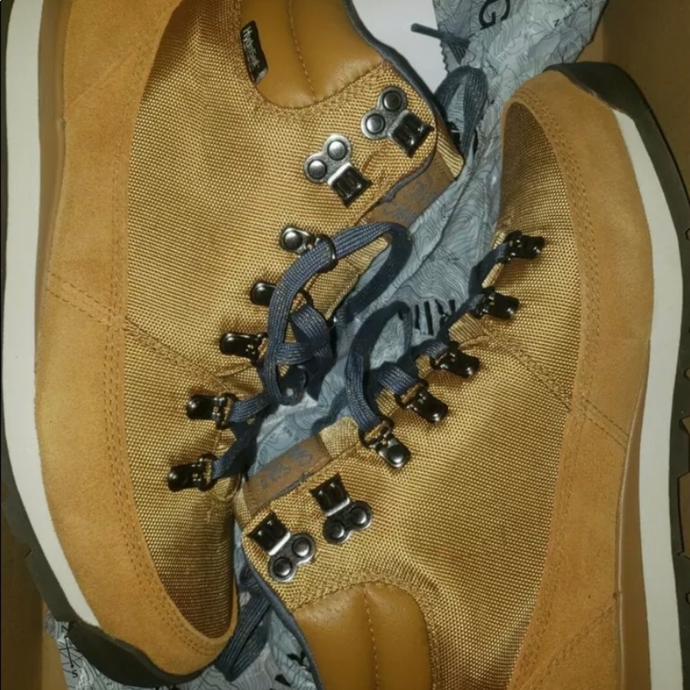 NEW North Face Women WATERPROOF Back To Berkeley R